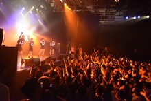 「PassCode 1stワンマンツアー『TRIAL OF PASSCODE』」の様子。