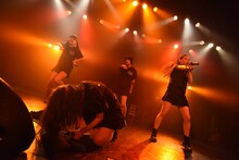 「PassCode 1stワンマンツアー『TRIAL OF PASSCODE』」の様子。