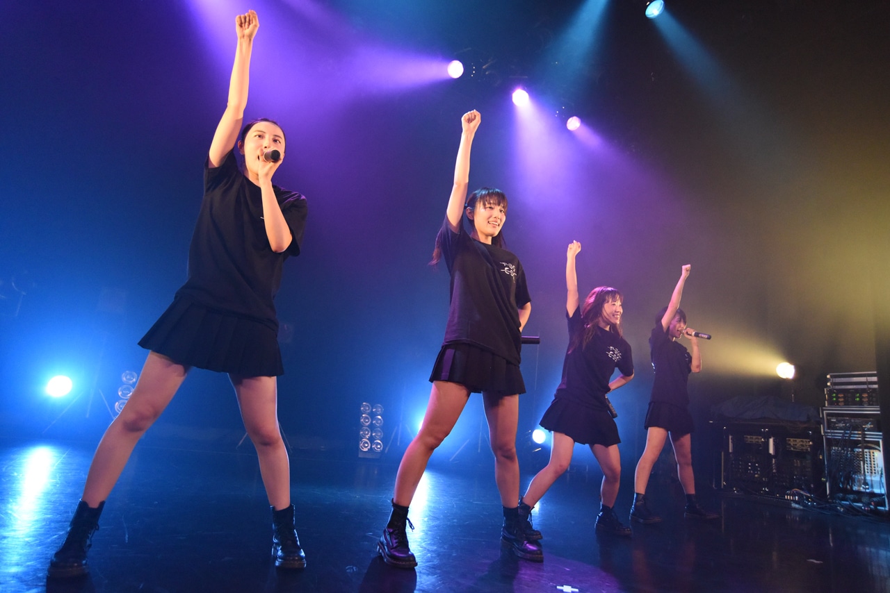 「PassCode 1stワンマンツアー『TRIAL OF PASSCODE』」の様子。