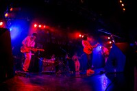 「植田真梨恵LIVE TOUR UTAUTAU vol.2」福岡・DRUM Be-1公演の様子。（撮影：竹谷さくら）