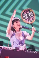 “DJ腰掛”ことゴンチ。 （写真提供：ワーナーミュージック・ジャパン）