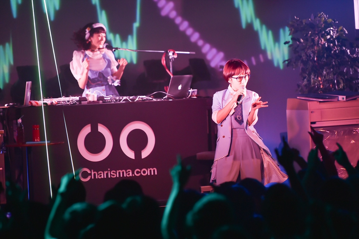 「No more ZANGYO!!」LIQUIDROOM公演の様子。 （写真提供：ワーナーミュージック・ジャパン）