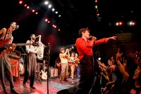 アンコールでSANABAGUN.メンバーがゲスト参加した様子。 （撮影：小見山峻）