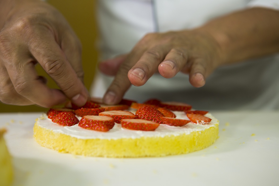 ケーキ制作時の様子。
