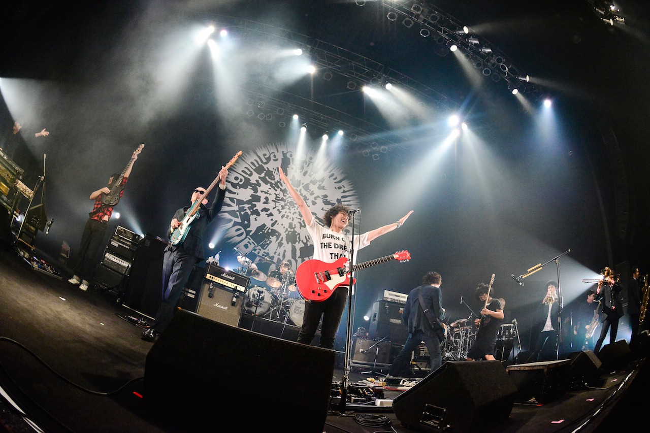 9mm Parabellum Bulletと東京スカパラダイスオーケストラ。（撮影：橋本塁）