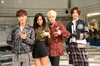 左からグァンス、アヴちゃん、ジヒョク、ゴニル。