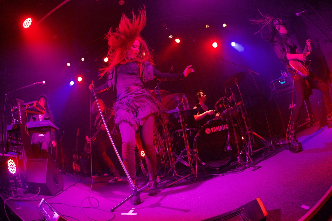 「UROBOROS secret live "DARK REDEMPTION"」の様子。（提供：ポニーキャニオン）