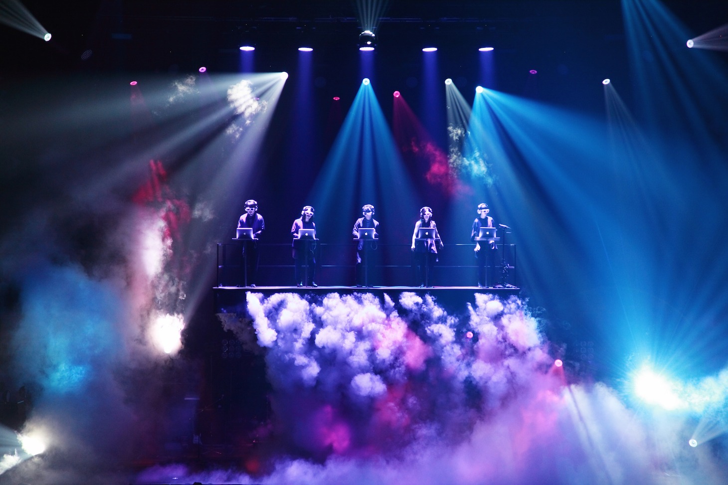 「SAKANAQUARIUM2015-2016 "NF Records launch tour"」東京・日本武道館公演の模様。（撮影：山本マオ）