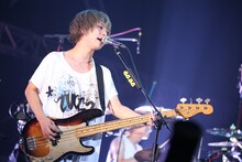 首藤義勝（Vo, B）（撮影：後藤壮太郎）