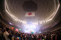 「KEYTALKの武道館で舞踏会 ～shall we dance?～」の様子。（撮影：後藤壮太郎）