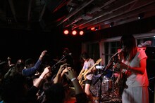 tricot「tricot“YATTOKOSA”tour ～in North America～」アメリカ・サンフランシスコ公演の様子。（写真提供：BAKURETSU RECORDS）