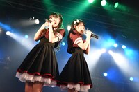 Dorothy Little Happyによるライブの様子。