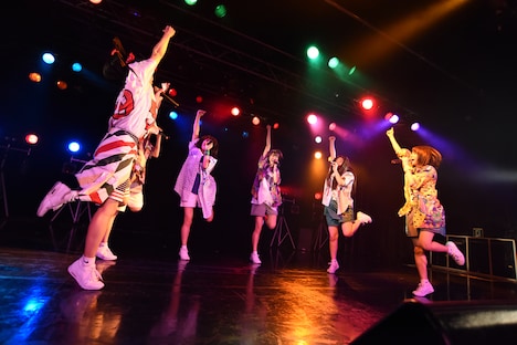 lyrical schoolによるライブの様子。