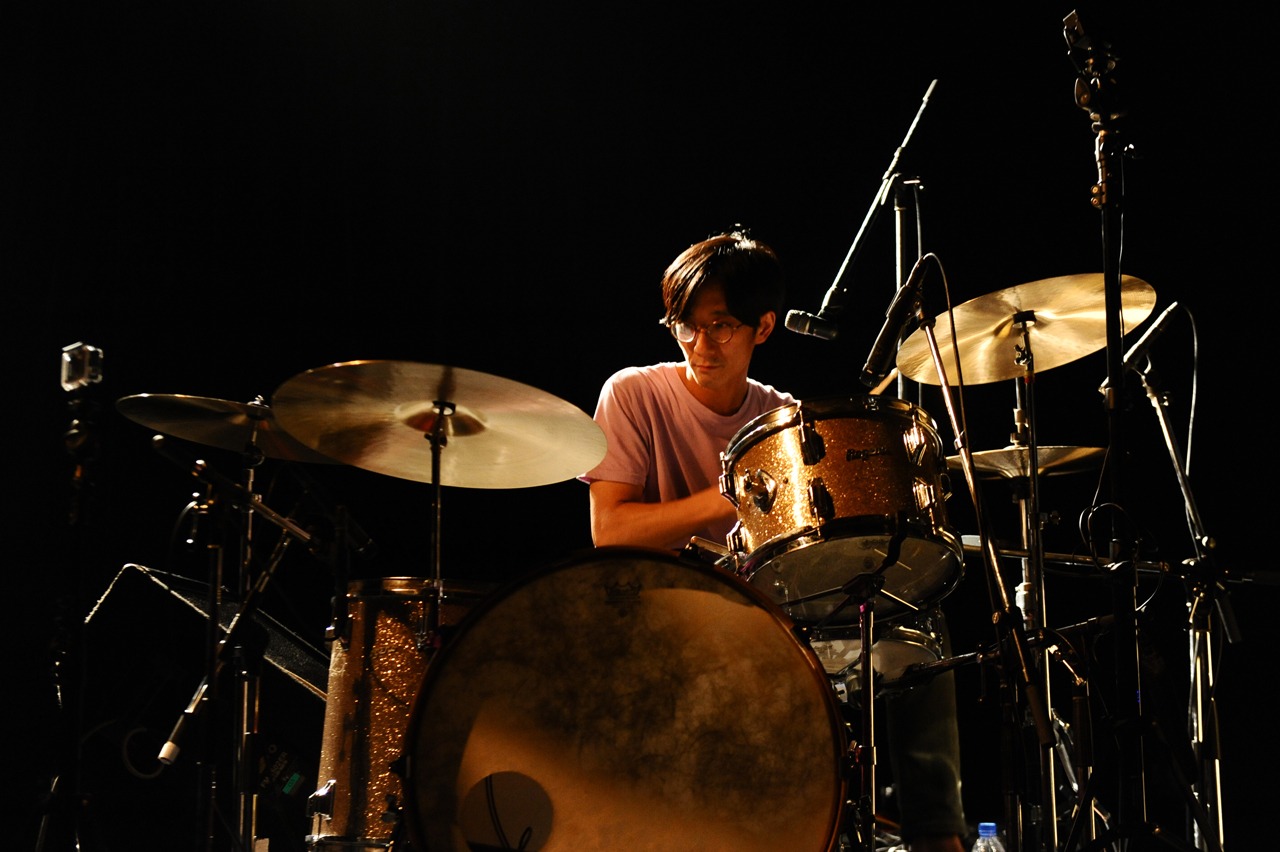 内田武瑠（Dr, Cho）（Photo by Coto）