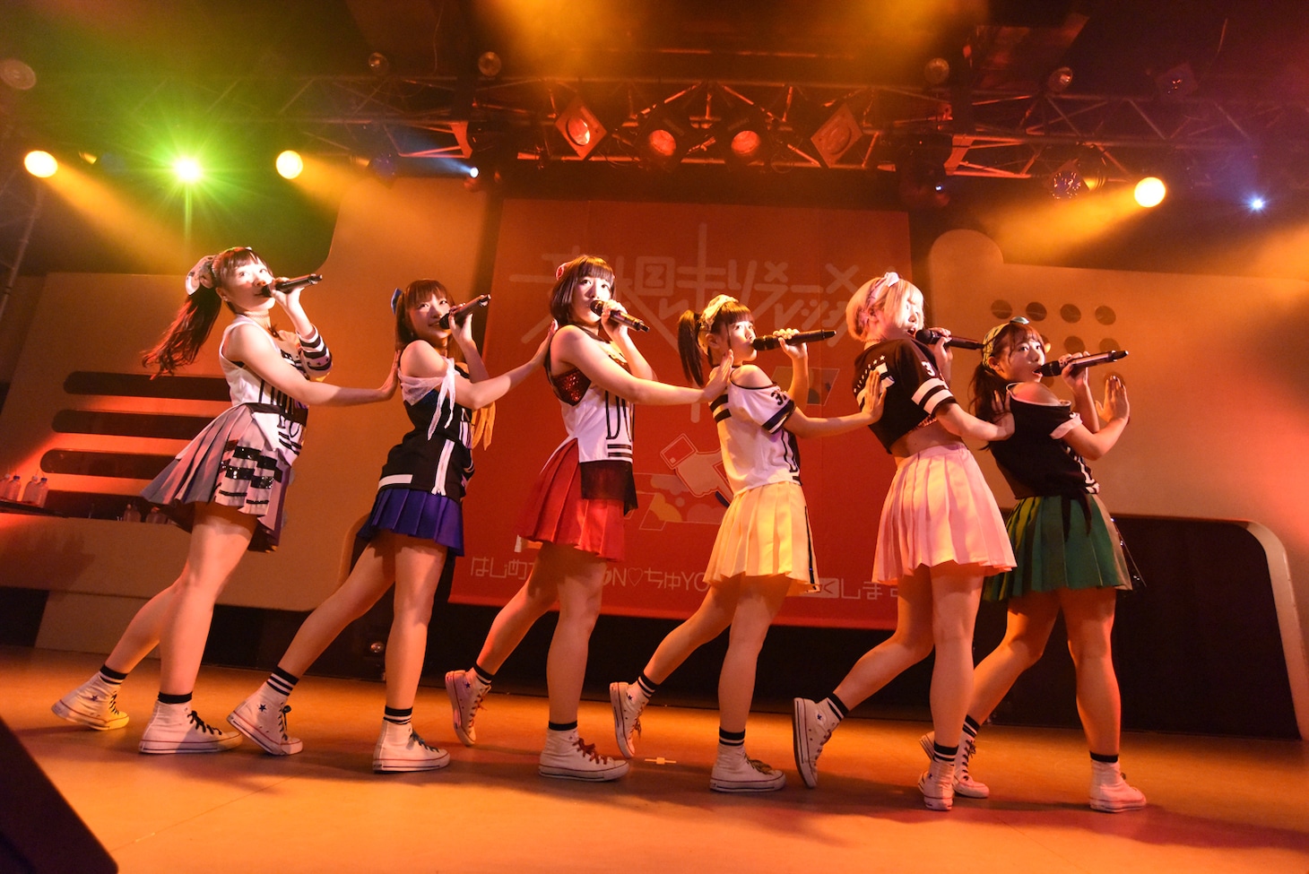「妄想キャリブレーションLIVE TOUR2015～はじめてNIPPON▽ちゅYOUをちぇっくします！～」（▽はハートマーク）の様子。
