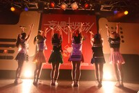 「妄想キャリブレーションLIVE TOUR2015～はじめてNIPPON▽ちゅYOUをちぇっくします！～」（▽はハートマーク）の様子。