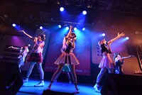 「妄想キャリブレーションLIVE TOUR2015～はじめてNIPPON▽ちゅYOUをちぇっくします！～」（▽はハートマーク）の様子。