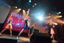 「妄想キャリブレーションLIVE TOUR2015～はじめてNIPPON▽ちゅYOUをちぇっくします！～」（▽はハートマーク）の様子。