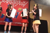 発泡スチロール板割りに挑戦する星野にぁ。