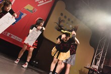 発泡スチロール板割りに挑戦する星野にぁ。