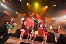 発泡スチロール板割りに挑戦しすべての板をお尻で割った星野にぁ。