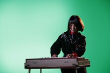 アーバンギャルド「くちびるデモクラシー」MVのワンシーン。