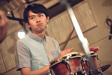 岡田一成（Dr）（撮影：後藤壮太郎）