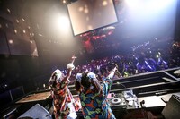 DJ 陽気なゴッドサマーズ from バンドじゃないもん！（撮影：後藤壮太郎）