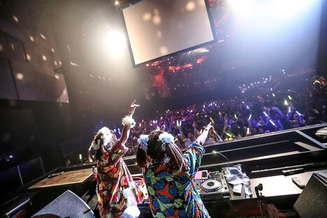 DJ 陽気なゴッドサマーズ from バンドじゃないもん！（撮影：後藤壮太郎）