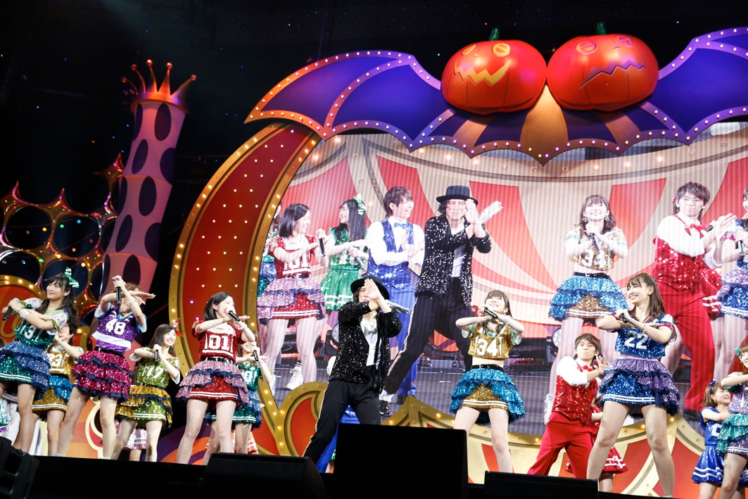 「日テレ HALLOWEEN LIVE 2015 ハロウィン・ナイト総決算！ 1万人のハロウィン・ナイトスペシャル!!」の様子。(c)AKS