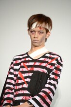 ゾンビになりきるリョウガ。