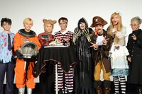 超特急と福山桜子監督（右）。