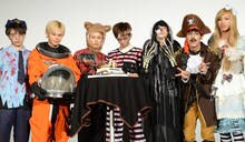 “怖い顔”でポーズを決める超特急。