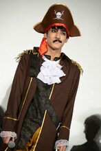 海賊に扮したユースケ。