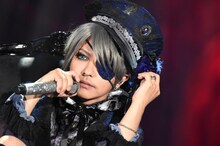 「黒執事」のシエル・ファントムハイヴに扮したHYDE（Vo / VAMPS）。