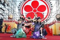 ももいろクローバーZ「水城・大野城築造 竈門神社創建1350年 九州国立博物館 開館10周年 日本遺産認定記念 ももクロ男祭り2015 in 太宰府」の様子。（Photo by HAJIME KAMIIISAKA+Z）