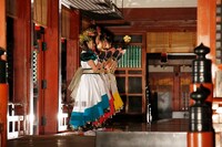 ももいろクローバーZ「水城・大野城築造 竈門神社創建1350年 九州国立博物館 開館10周年 日本遺産認定記念 ももクロ男祭り2015 in 太宰府」の様子。（Photo by HAJIME KAMIIISAKA+Z）