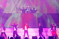 人気画像9位は「PKCZハロウィンパーティをEXILE、三代目JSBメンバーら豪華ゲスト彩る」より、THE SECOND from EXILE（手前）とPKCZ(r)（奥）。（写真提供：LDH）