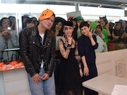 左からジョージ・ウィリアムズ、中島美嘉、ホラン千秋。(写真提供:Sony Music Associated Records)