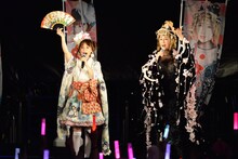 しょこたん▼さっちゃん「中野文化祭2015～世界が中野に恋をする～」スペシャルライブの様子。（提供：ソニー・ミュージックレーベルズ）