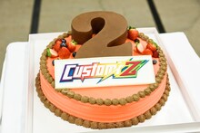 カスタマイZ2周年記念に用意されたバースデーケーキ。（撮影：釘野孝宏）