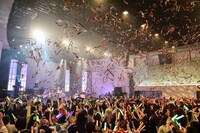 カスタマイZの2周年記念ワンマンの様子。（撮影：釘野孝宏）