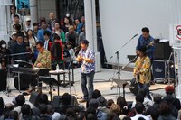 BEGINフリーライブの様子。（提供：テイチクエンタテインメント）