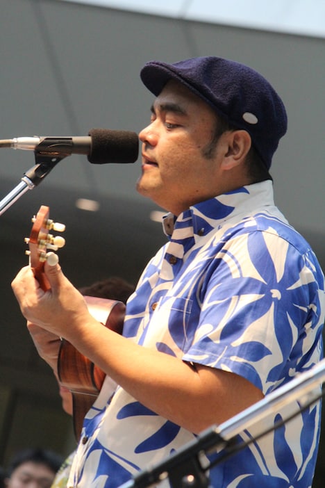 比嘉栄昇(Vo)(提供:テイチクエンタテインメント)