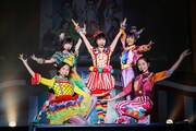 ももいろクローバーZ「佐々木彩夏演出 ももクロ親子祭り2015」の様子。（Photo by HAJIME KAMIIISAKA）
