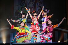 ももいろクローバーZ「佐々木彩夏演出 ももクロ親子祭り2015」の様子。（Photo by HAJIME KAMIIISAKA）