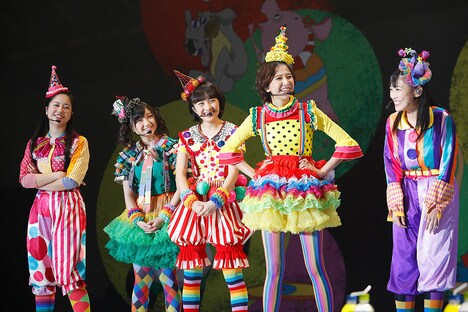 ももいろクローバーZ「佐々木彩夏演出 ももクロ親子祭り2015」の様子。（Photo by HAJIME KAMIIISAKA）