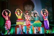 ももいろクローバーZ「佐々木彩夏演出 ももクロ親子祭り2015」の様子。（Photo by HAJIME KAMIIISAKA）