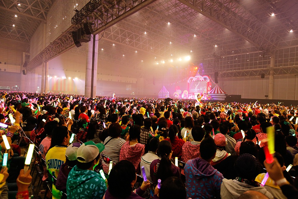 ももいろクローバーZ「佐々木彩夏演出 ももクロ親子祭り2015」の様子。（Photo by HAJIME KAMIIISAKA）