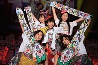 ももいろクローバーZ「佐々木彩夏演出 ももクロ親子祭り2015」の様子。（Photo by HAJIME KAMIIISAKA）